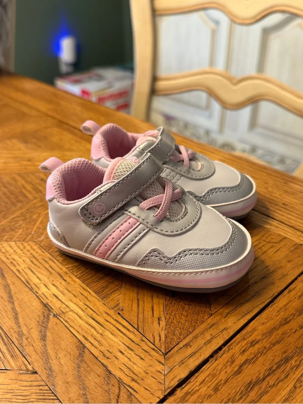 Surprise by StrideRite stage 1 prewalker shoes 6-12 months